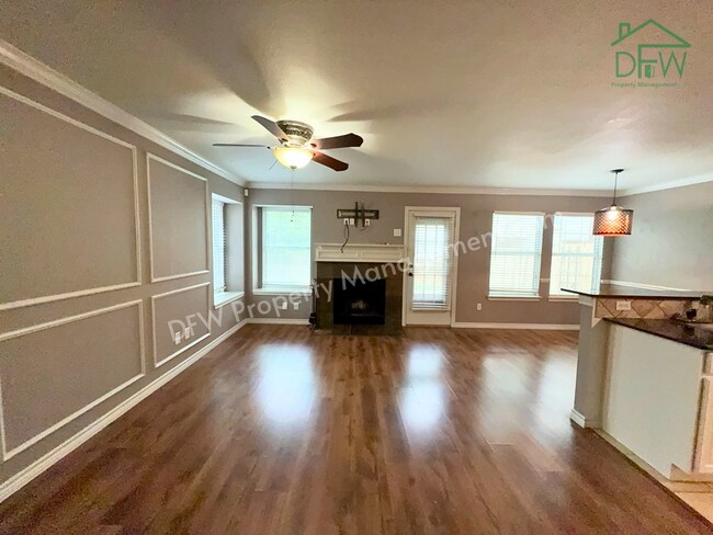Foto del edificio - Charming 3BR/2.5BA Corner Home in Euless – Pool, Fireplace & Garage!