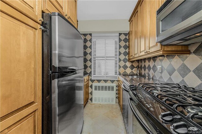 Building Photo - 178 E 80th St