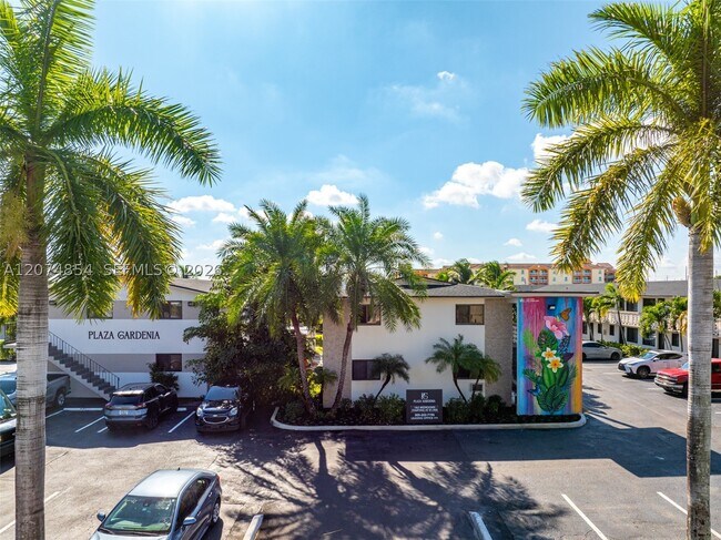 Foto del edificio - 1345 W 28th St