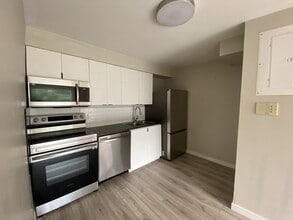 Building Photo - 200 Spruce St