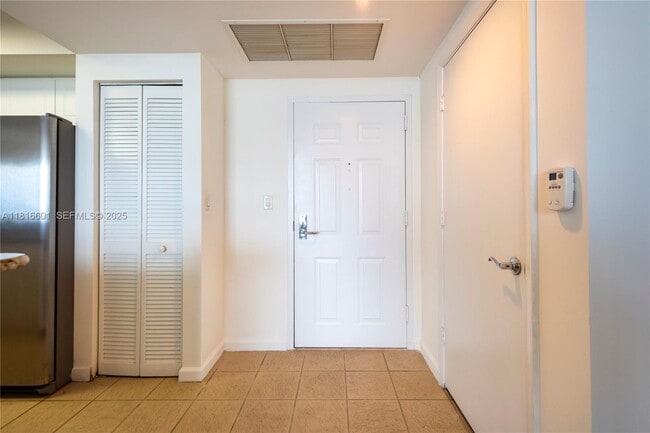 Foto del edificio - 19501 W Country Club Dr