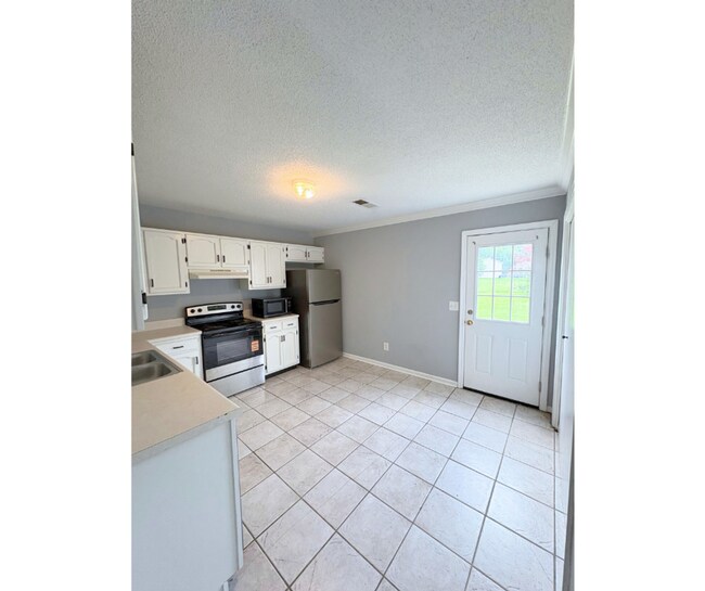 Foto del edificio - 3455 Hedge Drive Northeast