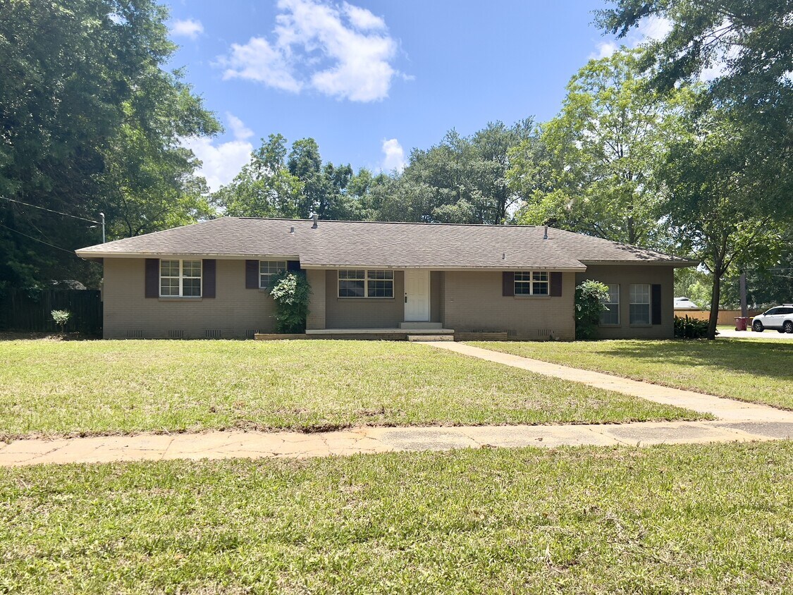 Primary Photo - 190 Adams Dr