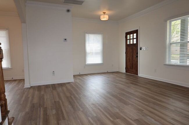 Building Photo - 3 Bedroom Single Family Home (Newly Renova...