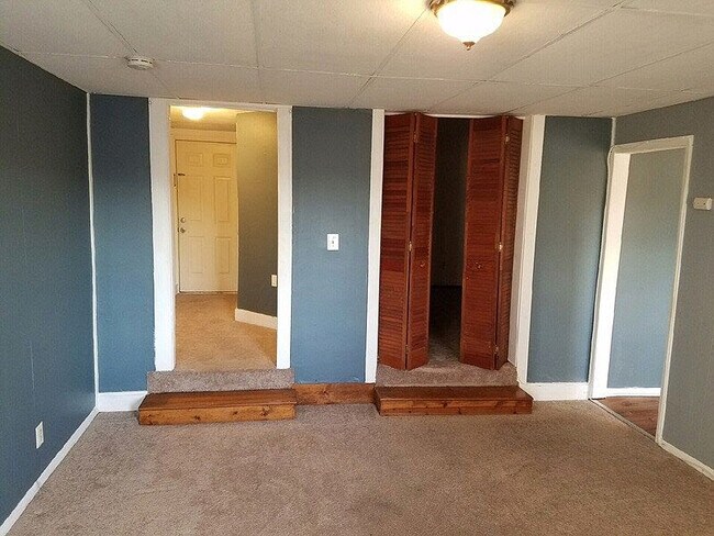 Hallway and Bedroom entrances - 2115 Wilson Ave