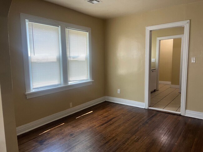 Foto del edificio - Charming 1 bed 1 bath 1930's bungalow in Midtown!