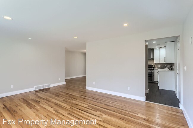 Foto del edificio - 5 br, 2 bath House - 3135 Fremont Street