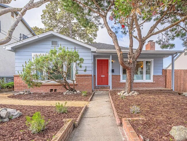 Foto del edificio - Charming Monterey Home in Quiet Neighborho...