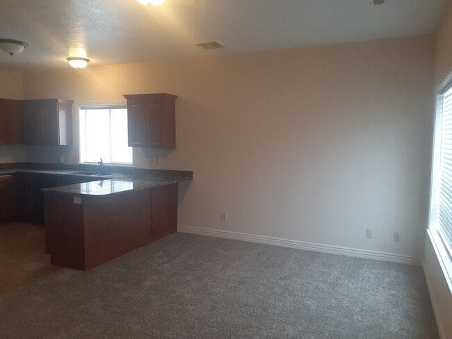 Foto del edificio - 3 Bed, 2.5 Bath, Rock Creek Townhome