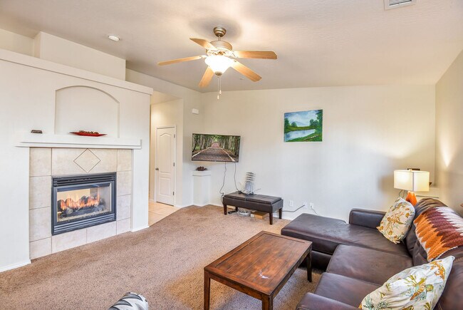 Building Photo - 3716 E Jacamar Dr