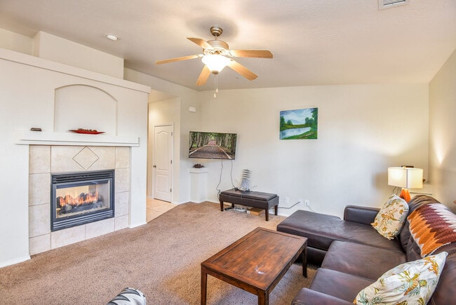 Building Photo - 3716 E Jacamar Dr