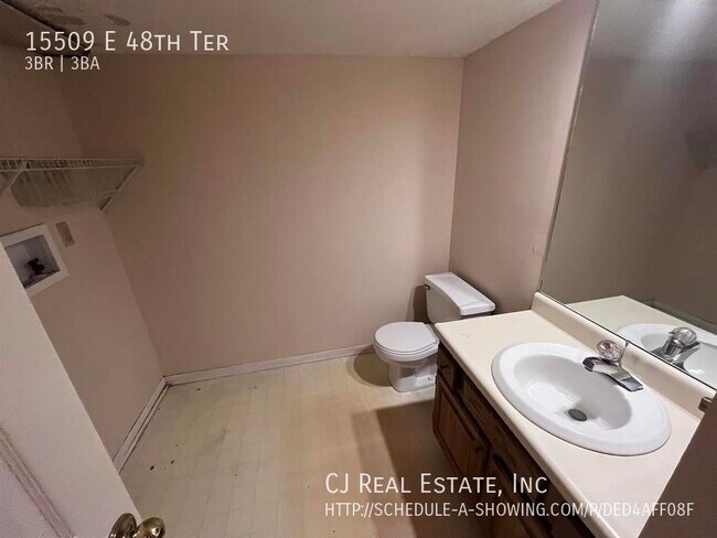 Foto del edificio - 15509 E 48th Terrace