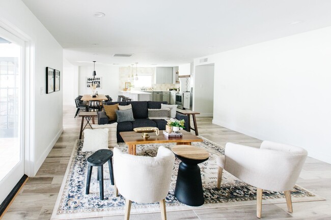 Building Photo - Stunning Remodel near Old Town!
