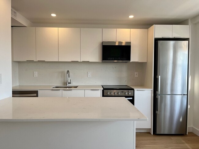 Building Photo - 99 Tyndall Ave