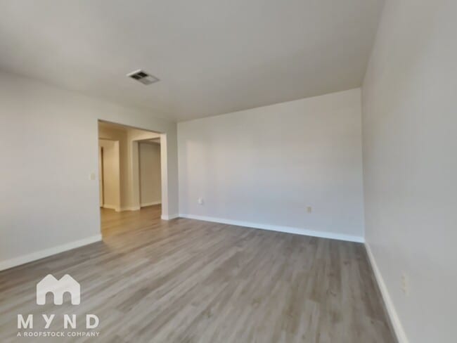 Building Photo - 634 N Quartz St