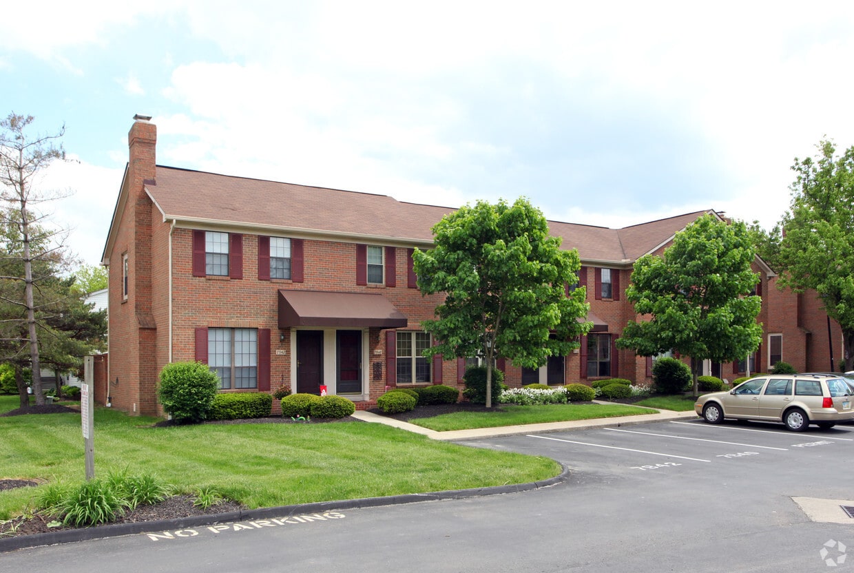 Woodbridge Village Condominium Apartments in Powell, OH