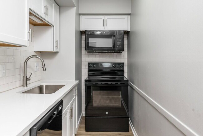 Foto del edificio - 558 Riverview Dr