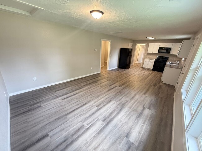 Building Photo - 3 Bed 2 Bath Springfield, MO