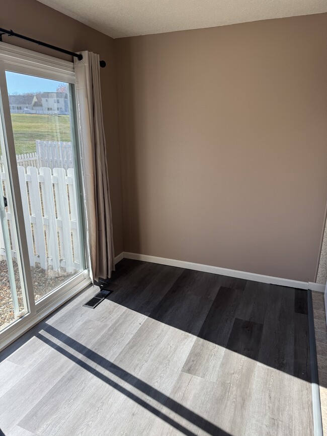 Building Photo - 295 Jamestown Rd