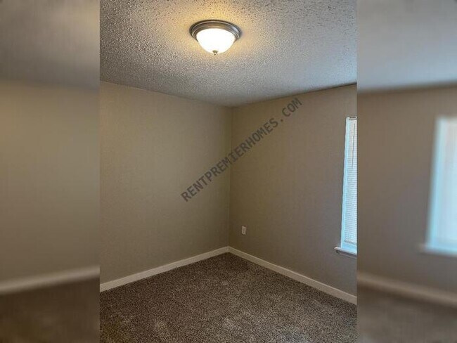 Foto del edificio - 15 Pinecrest Ln