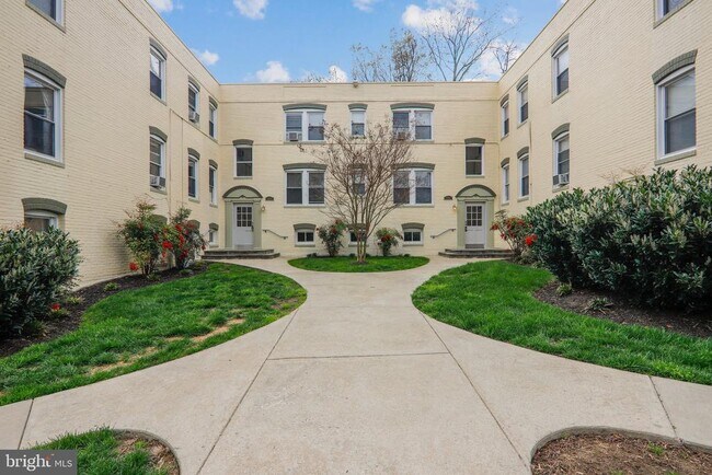 Foto del edificio - 4703 Ravenswood Rd