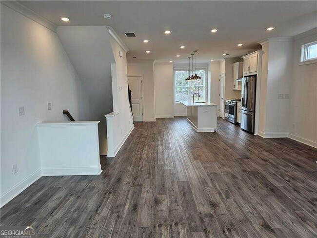 Building Photo - 500 Healy Dr