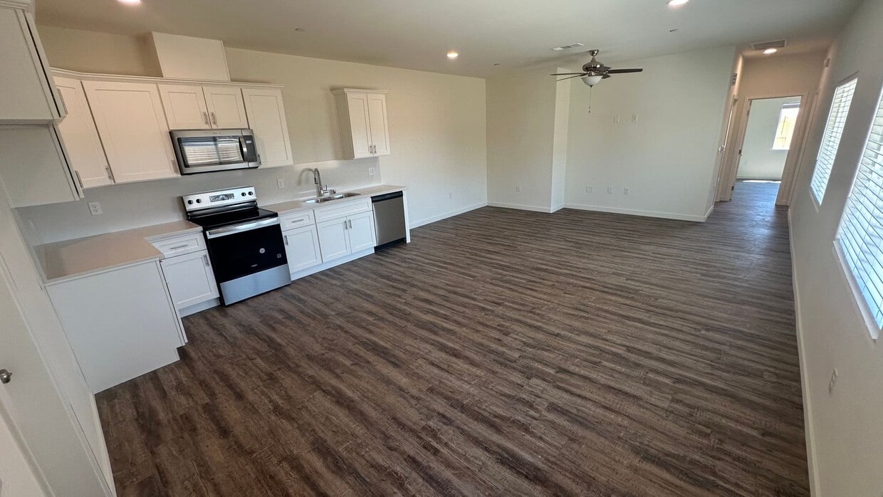 Primary Photo - Coyote Run Duplexes 9004