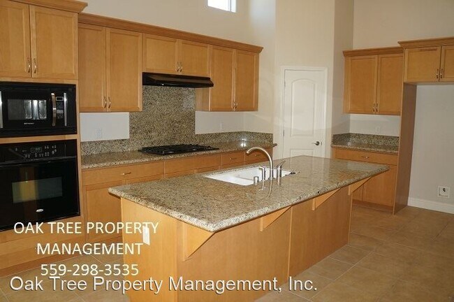 Foto del edificio - 3 br, 2 bath House - 1875 E. Warwick Avenue