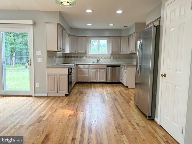 Building Photo - 410 Ayr Hill Ave NE