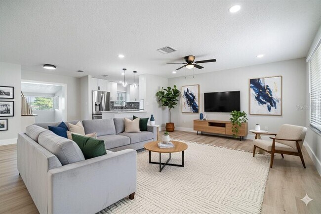 Building Photo - 1216 W Wellington Dr