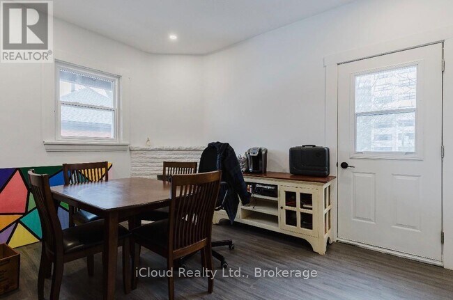 Photo du bâtiment - 2177 Lakeshore Rd.