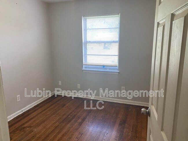 Building Photo - 897 Pawnee Ave