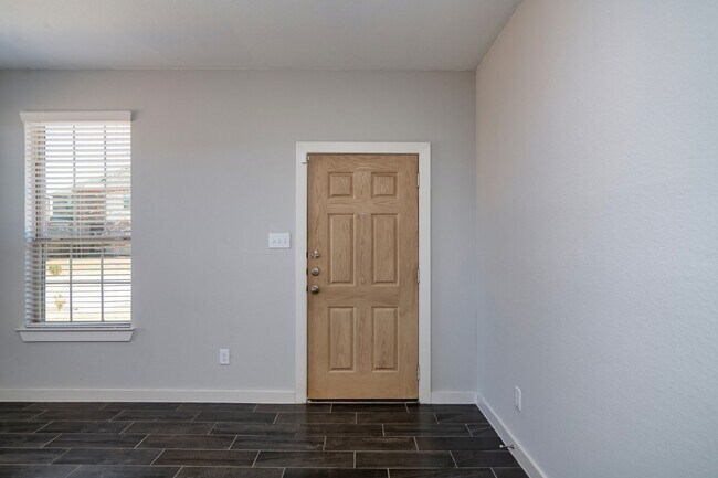 Foto del edificio - LUXURY 2 STORY DUPLEX LOCATED IN, MIDLOTHI...