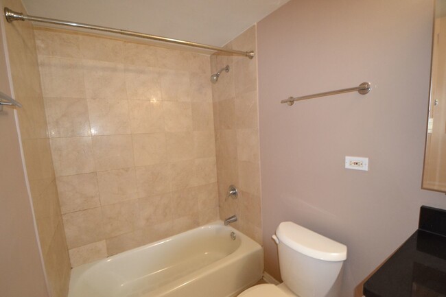 Foto del edificio - 4180 N Marine Dr