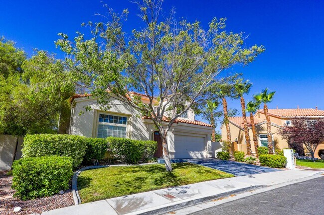 Building Photo - Beautiful, Well Kept, North Summerlin Pool...