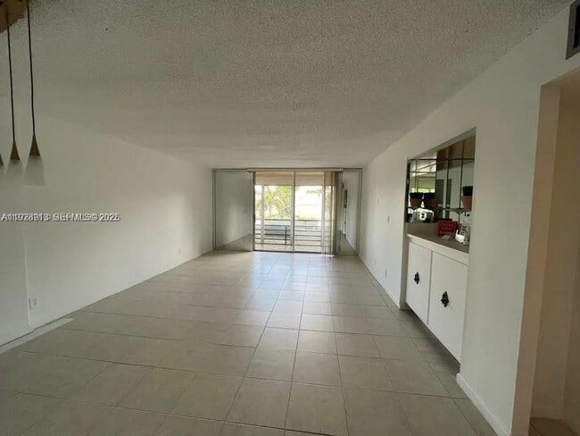 Foto del edificio - 403 NW 68th Ave