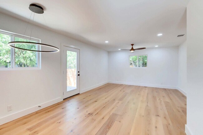 Foto del edificio - 1813 Magnolia Dr