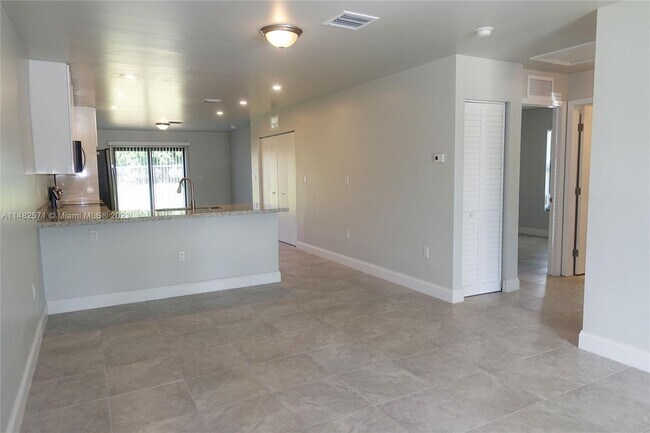 Building Photo - 10139 W Hibiscus St