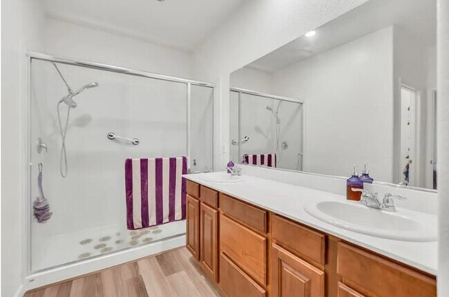 Foto del edificio - 2309 Redhaven St