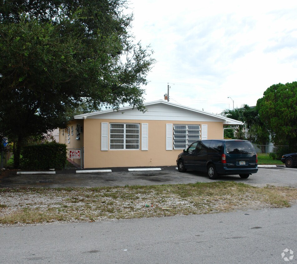 Building Photo - 759 NE 166th St