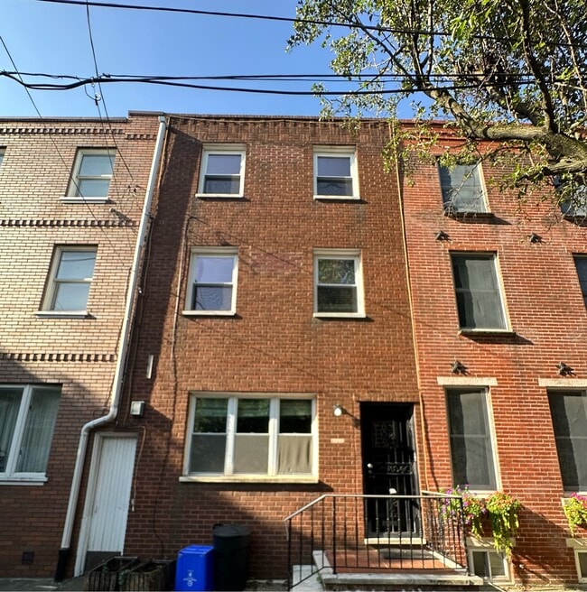 Building Photo - 1022 Carpenter St