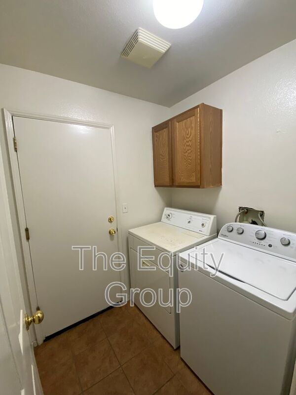 Foto del edificio - 3848 East Oak Avenue