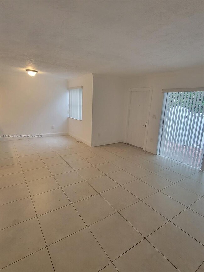 Foto del edificio - 4500 SW 68th Ct