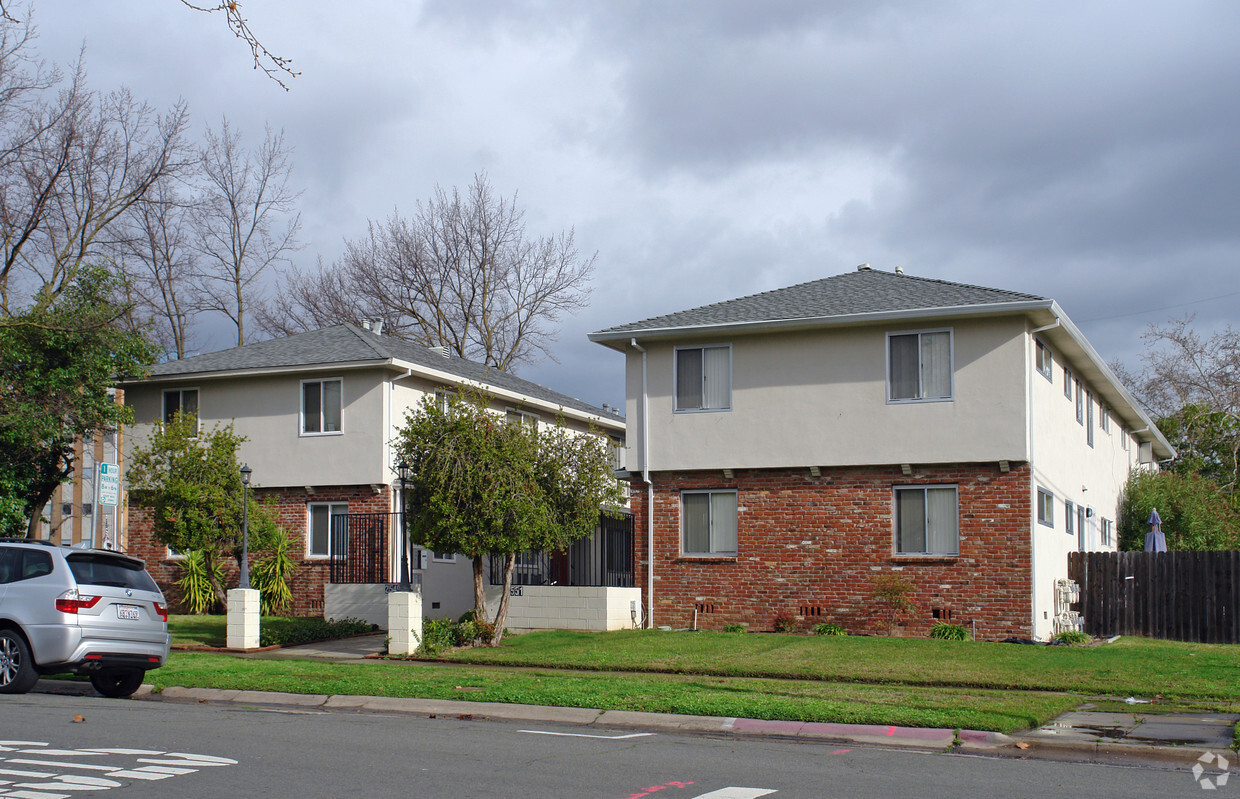 Primary Photo - 2549-2551 Sloat Way