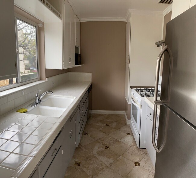 kitchen - 9173 Alden Dr