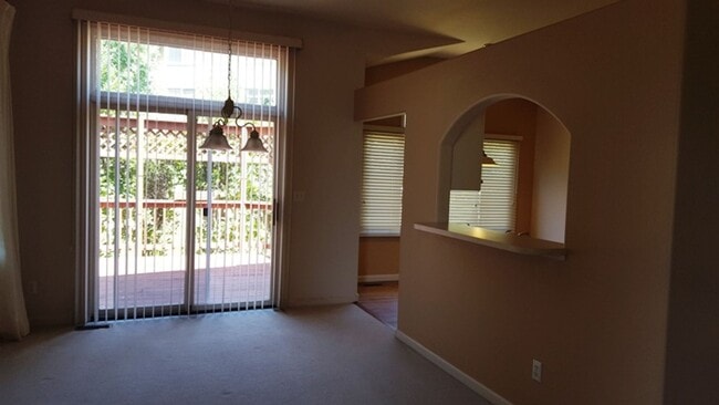 Foto del edificio - Comfort and Convenience in This 3 Bedroom Miramont Gem
