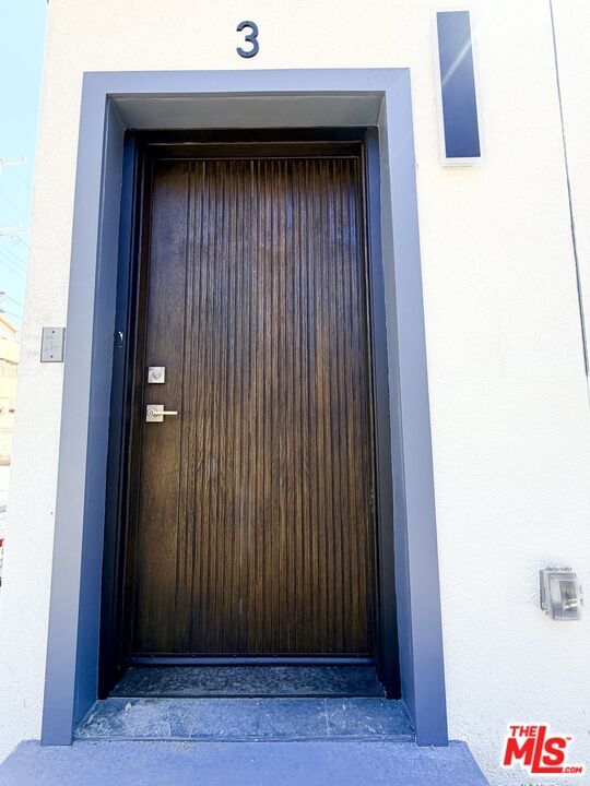 Building Photo - 4627 Rosewood Ave