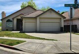 Foto principal - Lovely 4 bedrooms, 3 bathrooms located nea...