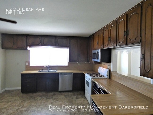Building Photo - 2203 Dean Ave - RECENTLY REDUCED!