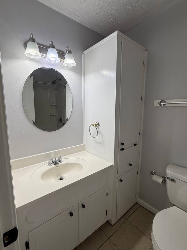 Baño 1 - 24503 Red Deer Dr